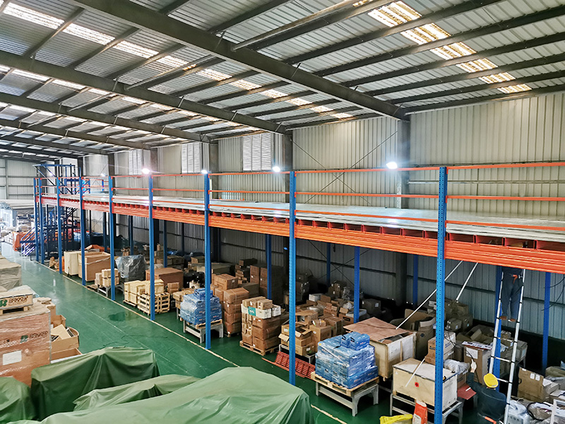 千萬(wàn)別選這款閣樓貨架，我怕你用了就離不開(kāi)，竟讓倉(cāng)庫(kù)提升多2倍的儲(chǔ)物空間。