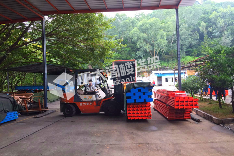 倉(cāng)儲(chǔ)中型貨架